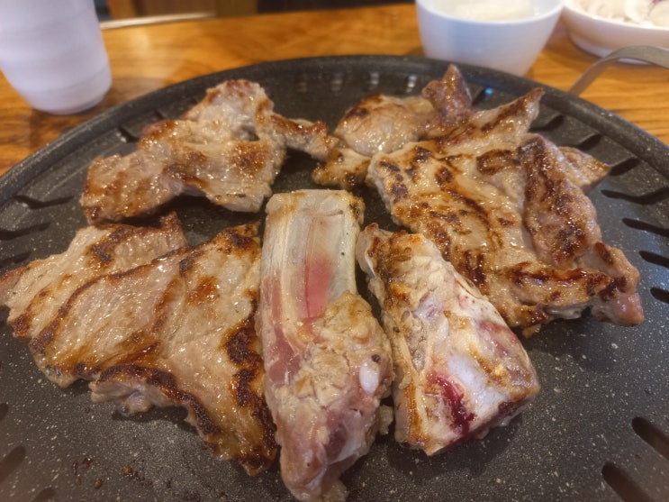  흑석역 맛집 | 곰팔이생고기: 연탄불에 초벌한 돼지갈비의 황홀한 맛!