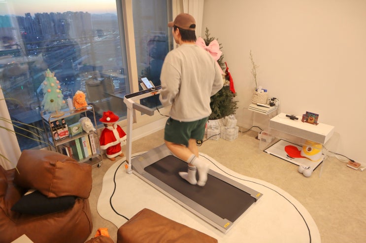  손잡이 런닝머신 추천 유산소운동으로 집에서도 활기찬 하루를! 킹스미스 G1 접이식 런닝머신