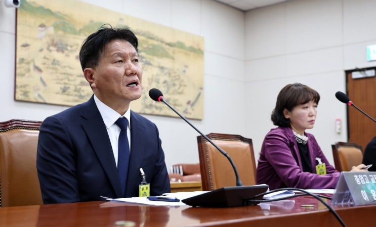 <b>충암고</b>가 무슨 죄?…‘<b>계엄고</b>’ 비난에 학생들 교복도 벗었다