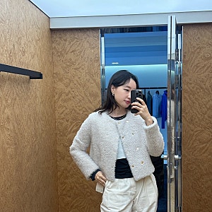 R2W 한남 플래그십 스토어 쇼룸 매장 시어링 코트 쇼핑