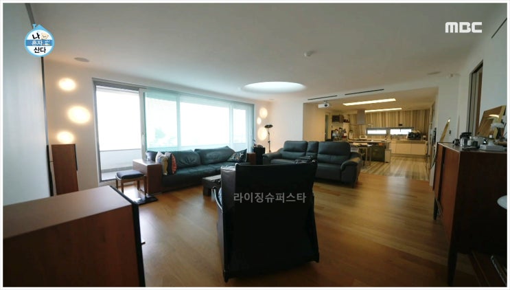  천정명 집 나이 방 드레스룸 구두 옷방 관물대 펜트하우스 구경 루프탑 옥상 펜트리 부엌 거실 빈티지