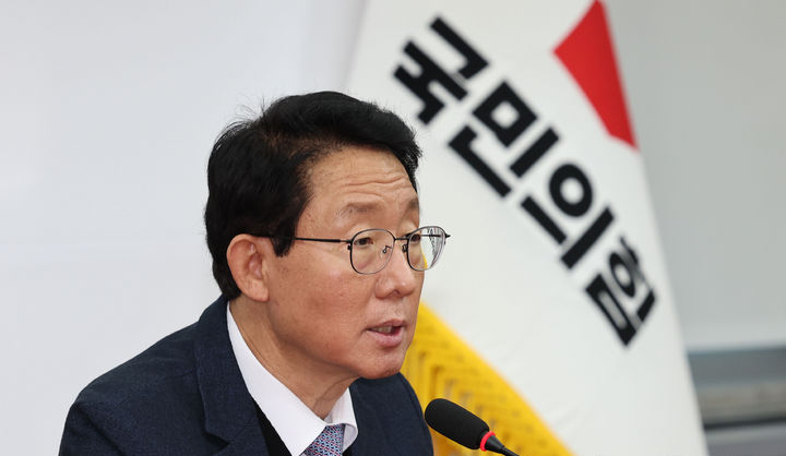 야당에 "삭감 <b>예산</b>안서 <b>3.4조원</b> <b>증액 제안</b>…지역화폐 포함"