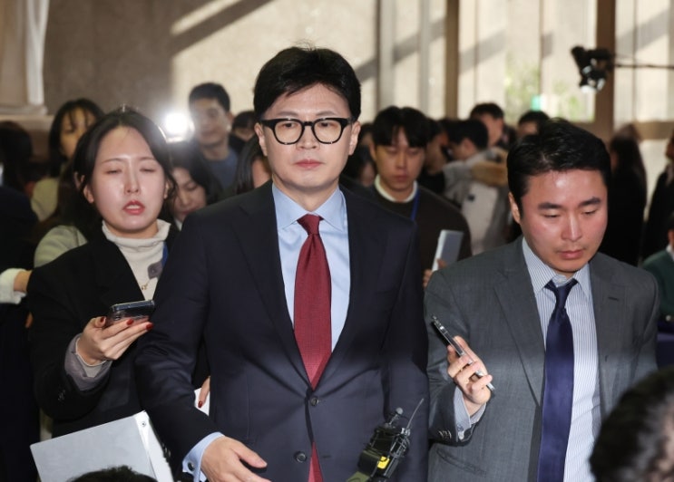 여, 오늘 '조기퇴진 로드맵' 발표..14일 <b>탄핵 표결 참여</b> 가닥