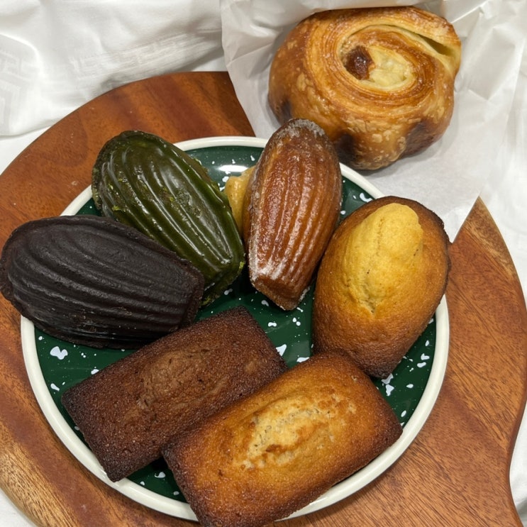  신촌역 디저트 선물 맛집 에뚜왈