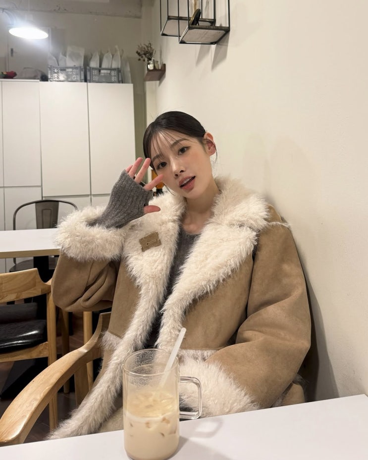  환승연애3 이유정 캐주얼룩 코디 로우타이드 무스탕 재킷과 앤니즈 조거팬츠 정보