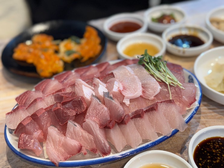  사상 시외버스 터미널 제철 방어회와 싱싱한 회가 맛있는 바로바로 횟집