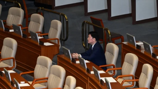 <b>윤석열</b> 탄핵소추안 표결 당시... 남았던 <b>안철수</b> <b>단일화</b> 후회?