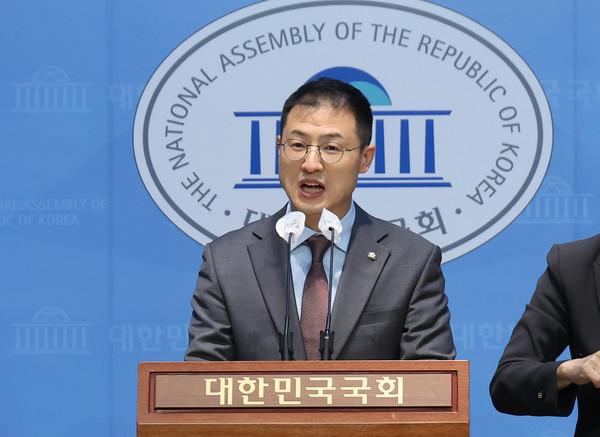 국민의 힘 <b>김상욱</b> "尹<b>탄핵</b> 찬성 <b>의원</b>들 있어…<b>탄핵</b> 통과 충분"