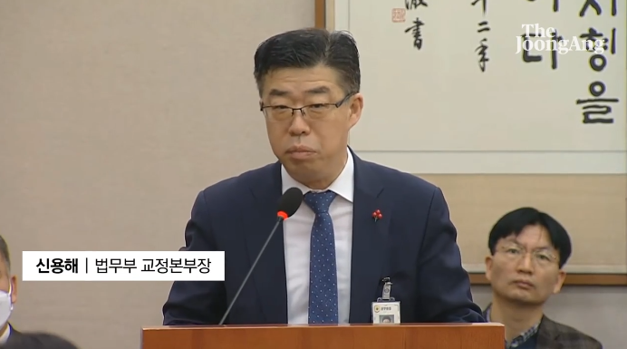 前 국방부 장관 <b>김용현</b>, <b>구치소</b>에서 <b>자살 시도</b>