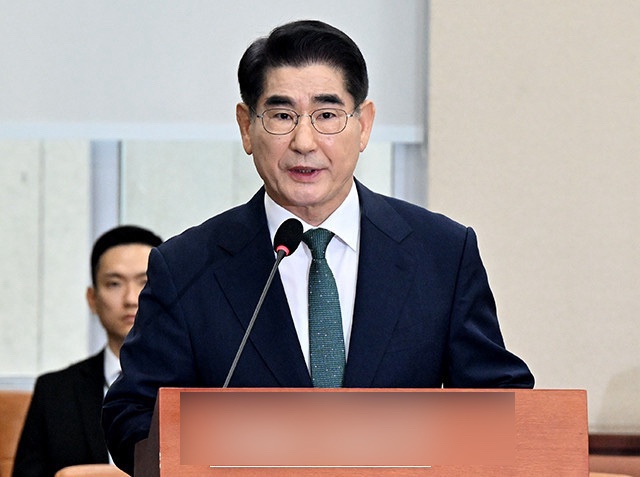 <b>김용현</b> 전 국방장관,<b>구치소</b>에서 <b>자살 시도</b>…런닝으로 끈... 