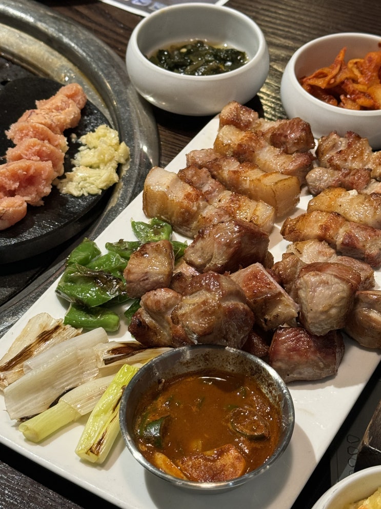  서울 송파구 문정역 두툼한 육즙 가득 고기 맛집 팔화당