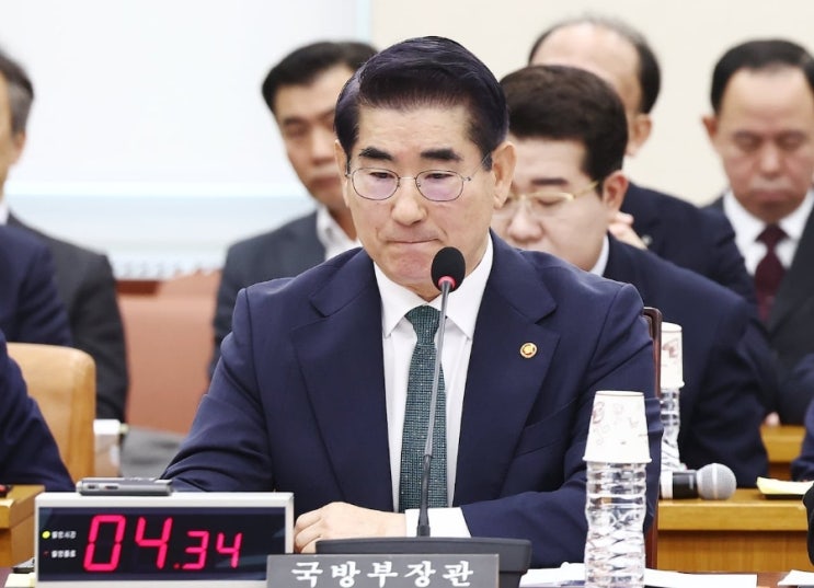 <b>김용현</b> 전 국방부장관 <b>구치소</b>내에서 런닝끈으로 <b>자살시도</b>... 