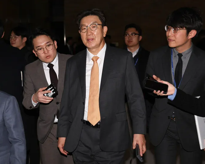 나경원·<b>권성동</b>·안철수 등... 신변 위협” 국회의장 <b>항의</b>방문