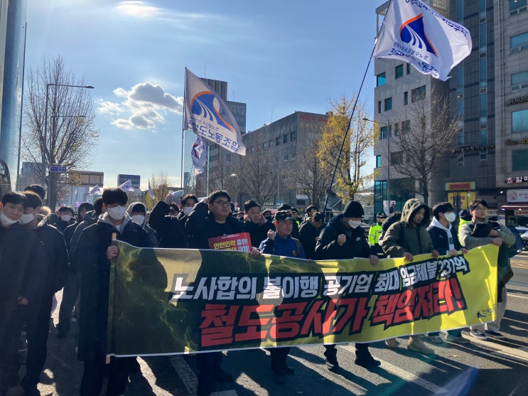  [속보] 철도노조, 7일만에 파업 철회… 30시간 마라톤 교섭 끝에 '극적 잠정 합의' [한국철도일보]