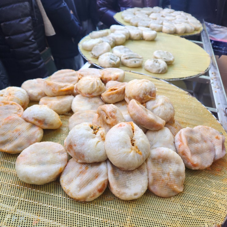  남대문 대표 간식거리 줄 서서 사가는 '가메골손왕만두'