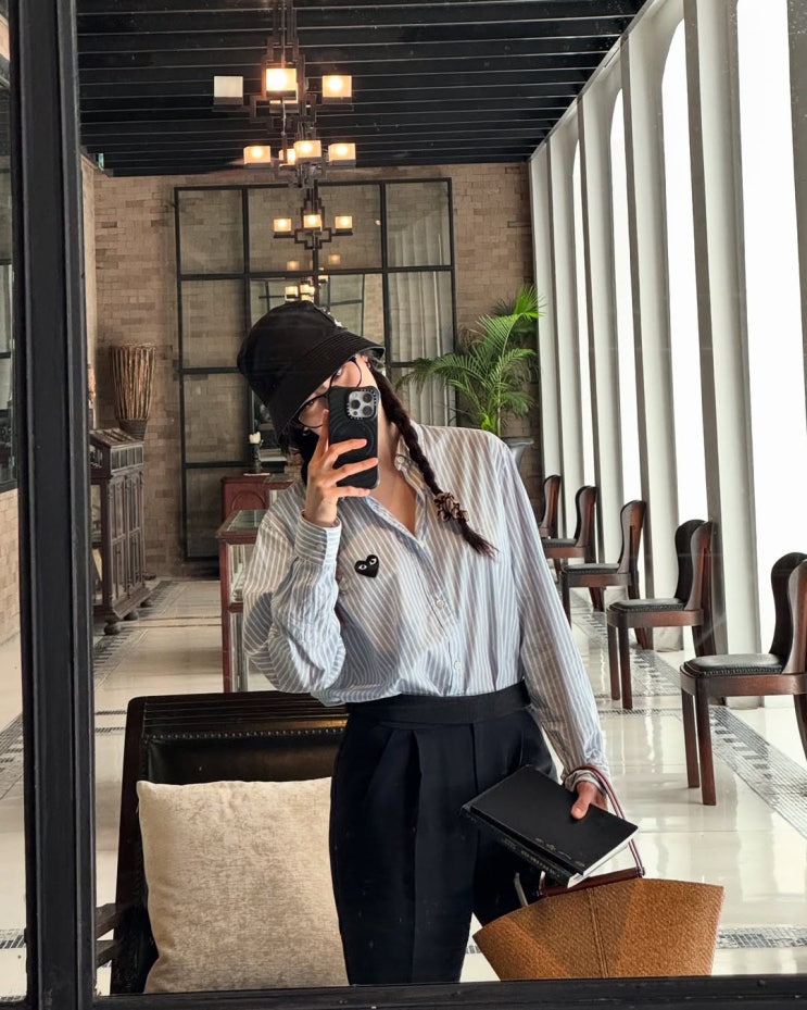  이청아와 꼼데가르송의 만남! 간결하면서도 대담한 단가라 체크 셔츠의 매력이 가득한 OOTD