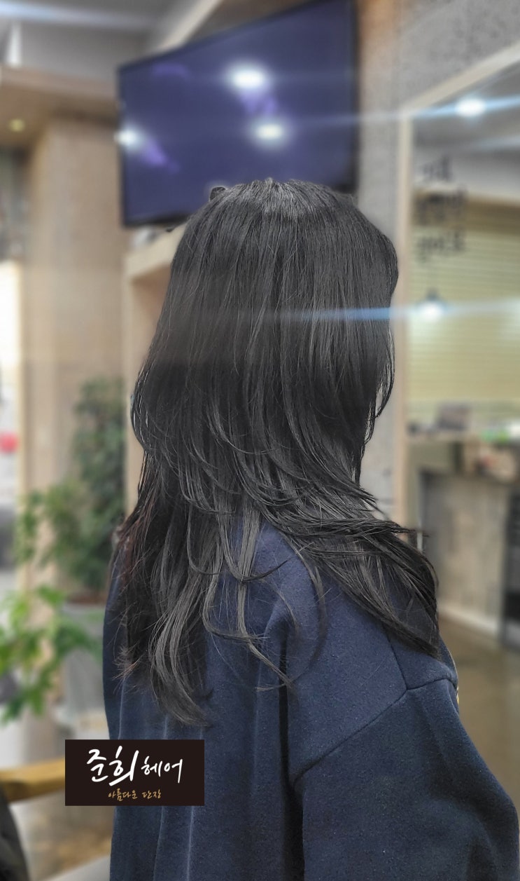 긴머리 레이어드컷 + 다크브라운으로 새치염색  세련된 변신!