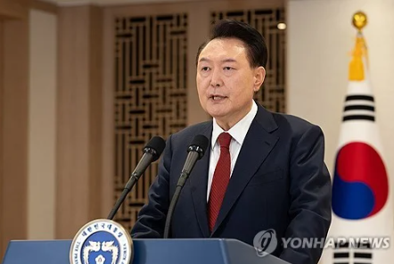 <b>윤석열 대통령</b>, <b>탄핵</b> 가능성... 맞설 것" 대국민 <b>담화</b> 발표
