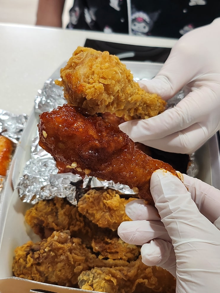  BBQ 황금올리브 열량 양념 반반 먹어봤어요