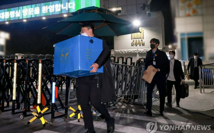 경찰, <b>대통령실</b> 압수수색 종료…경호처 불허에 진입 <b>실패</b>