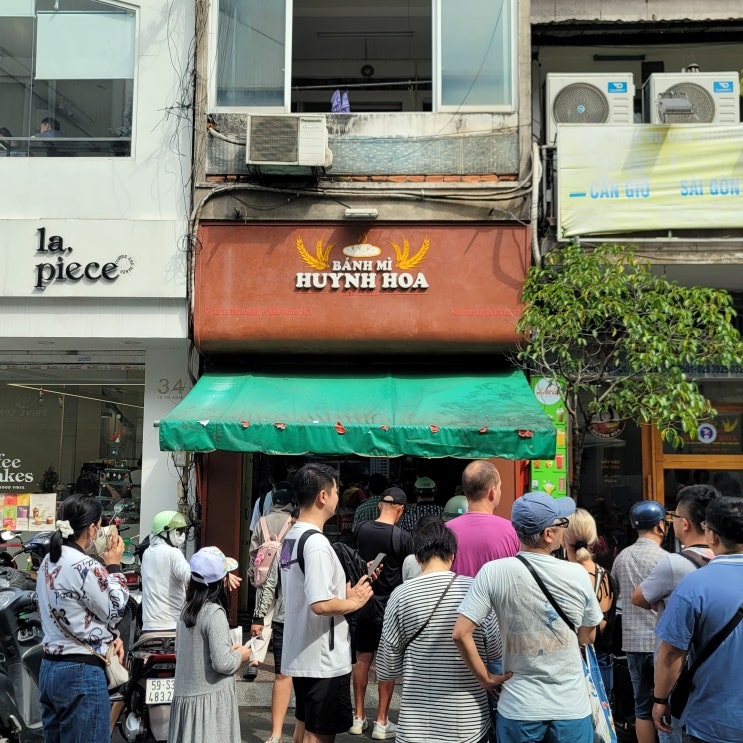  호치민 반미 맛집 웨이팅이 필수인 반미 후인호아의 특별한 맛