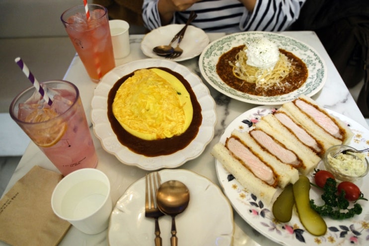  강남역 파스타 맛집으로 유명한 을지다락에서 저녁 먹는데 소개팅 장소로 인기 좋아