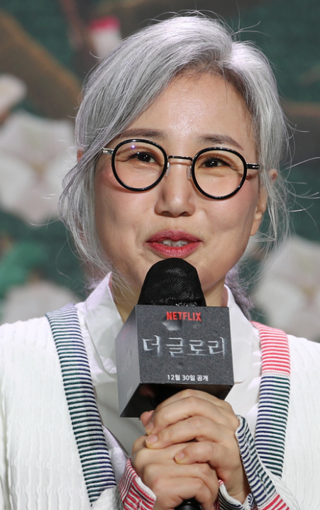 "<b>尹</b> 미치광이캐릭터", <b>김은숙</b>.이우정 등 방송작가들 <b>탄핵촉구</b>