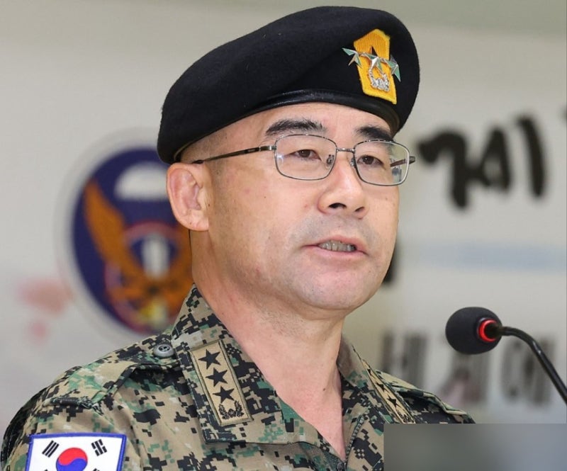 육군 참모 총장까지 군수뇌부 16명 직무정지 및 수사…불법 비상 계엄 참여로 흔들리는 군의 ....