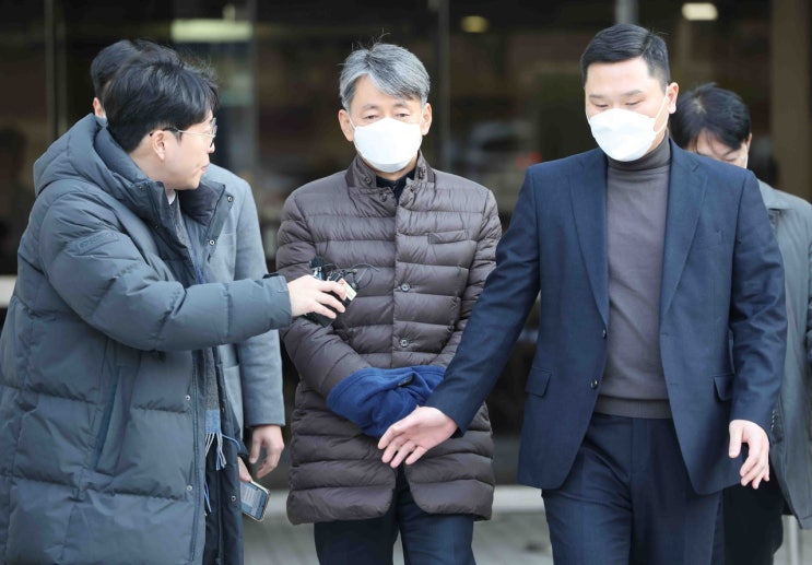 尹 “국회 출입 막지말라 했다”…유치장서 <b>헛웃음</b> 지은 조지호
