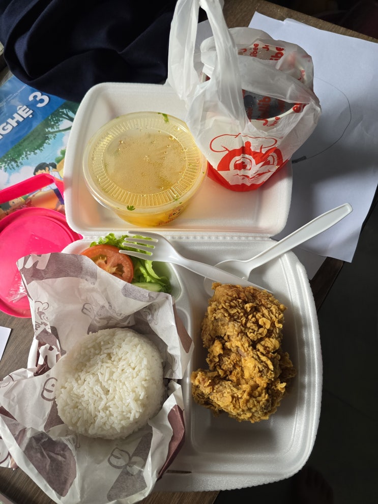  [판랑탑짬] 졸리비(Jollibee) 치킨 영접, 동네 시장 구경 - 베트남한달살기