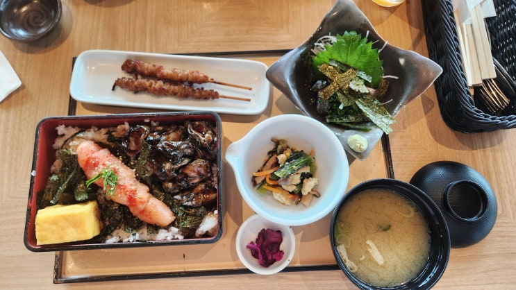  후쿠오카 공항 국내선 맛집 타케노야_명란, 닭 숯불구이, 닭껍질꼬치, 카이센동