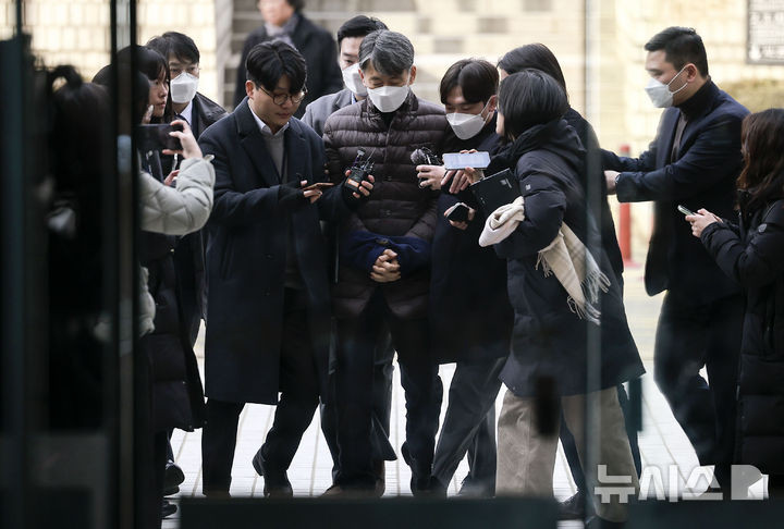 포승줄 찬 <b>조지호 경찰청장</b>, 왜? '<b>내란</b> 가담 혐의'김봉식... 