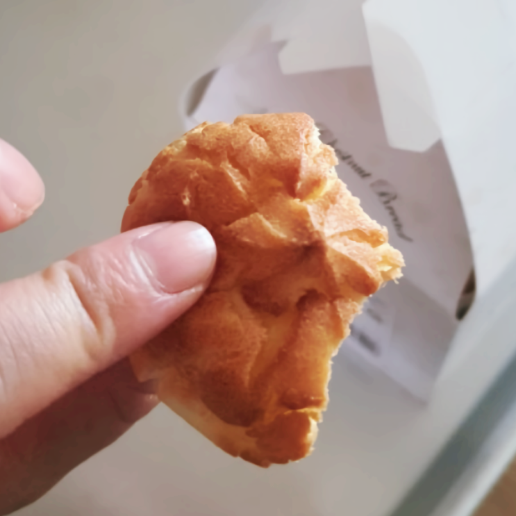 밤빵 좋아하시나요? 너무 먹고 싶었어 밤파이 택배 주문했어요. 밤빵 좋아하시나요? 너무 먹고 싶었어 밤파이 택배 주문했어요.