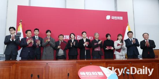 #윤석열탄핵안 가결되면 <b>한동훈</b> 퇴출되고 비대위 출범, <b>한동훈</b>... 
