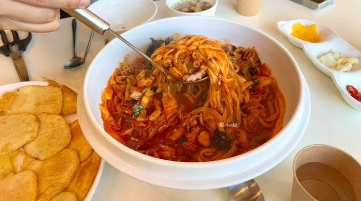  경주 황리단길 또 가고 싶은 낙지 비빔 칼국수, 감자전 맛집 신라제면 내돈내산 방문 (주말 웨이팅, 테이블링, 주차)