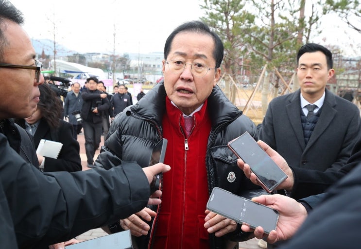 <b>탄핵</b> 막아선 <b>홍준표</b> "尹 굳이 <b>내란죄</b>로 감옥 보내야겠나"