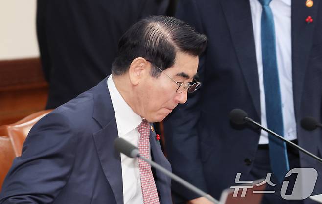 '태도 바꾼' <b>김용현</b> "<b>진술 거부</b>?…<b>수사</b>기관 대통령에 칼끝 겨눠... 