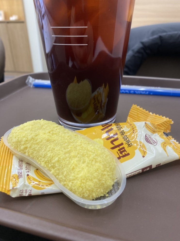  빽다방 신메뉴 바나나떡 칼로리 멜론빵 푸딩메론쉐이크 푸딩밀크쉐이크 신메뉴가격 짱구핸드타월 짱구틴케이스 짱구스티커 빽다방MD 흰둥이콜라보