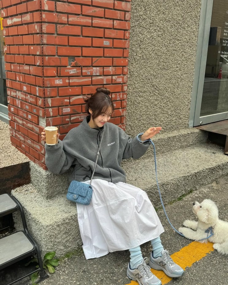  여성 런닝화 중에서 예쁜데 발 편한 운동화로 원피스에 잘 어울리는 뉴발란스 860 v2 여자 신발 추천 w. 이코코