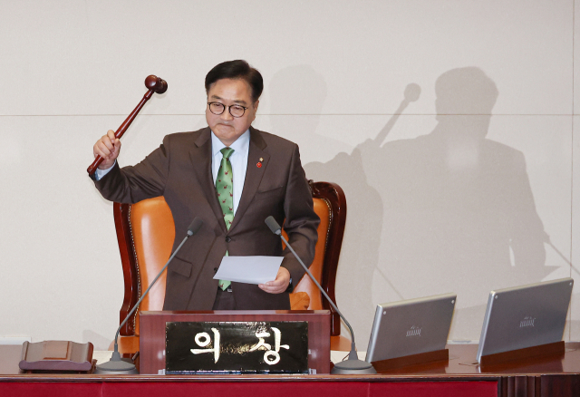 대통령 탄핵안 204표로 가결…<b>한덕수</b> 총리 <b>권한대행</b> 임무 시작"