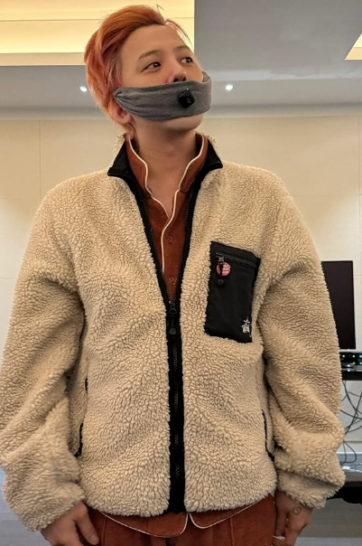 지드래곤 머리띠 마스크 변신 GD와 친구들 이미 시작일까 지드래곤 머리띠 마스크 변신 GD와 친구들 이미 시작일까