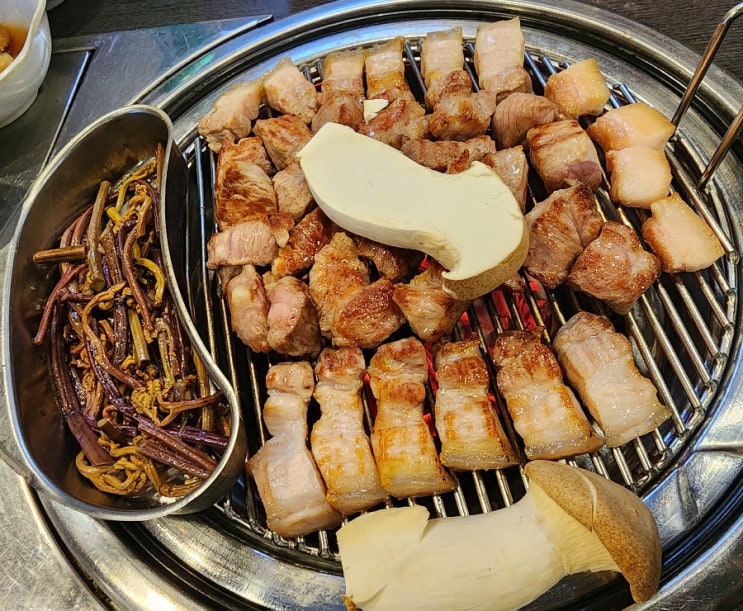  아름다운제주돈 - 삼쏘 조지기 좋은 명일동 제주돼지 고기집 리뷰!