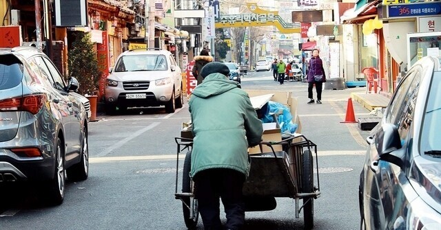 ‘노인 빈곤’ 개선 효과 가장 큰 복지정책은 ‘기초연금’이지만… ‘노인 빈곤’ 개선 효과 가장 큰 복지정책은 ‘기초연금’이지만…