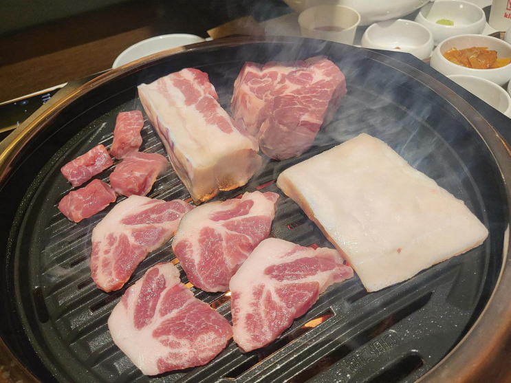  고기 맛집 함돈 배곧직영점, 초벌구이와 10가지 반찬의 조화가 판타스틱!