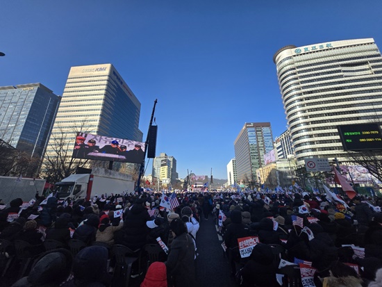 “자유가 아니면 죽음을” 尹<b>탄핵</b> 반대 ‘<b>광화문</b> 100만 집회’