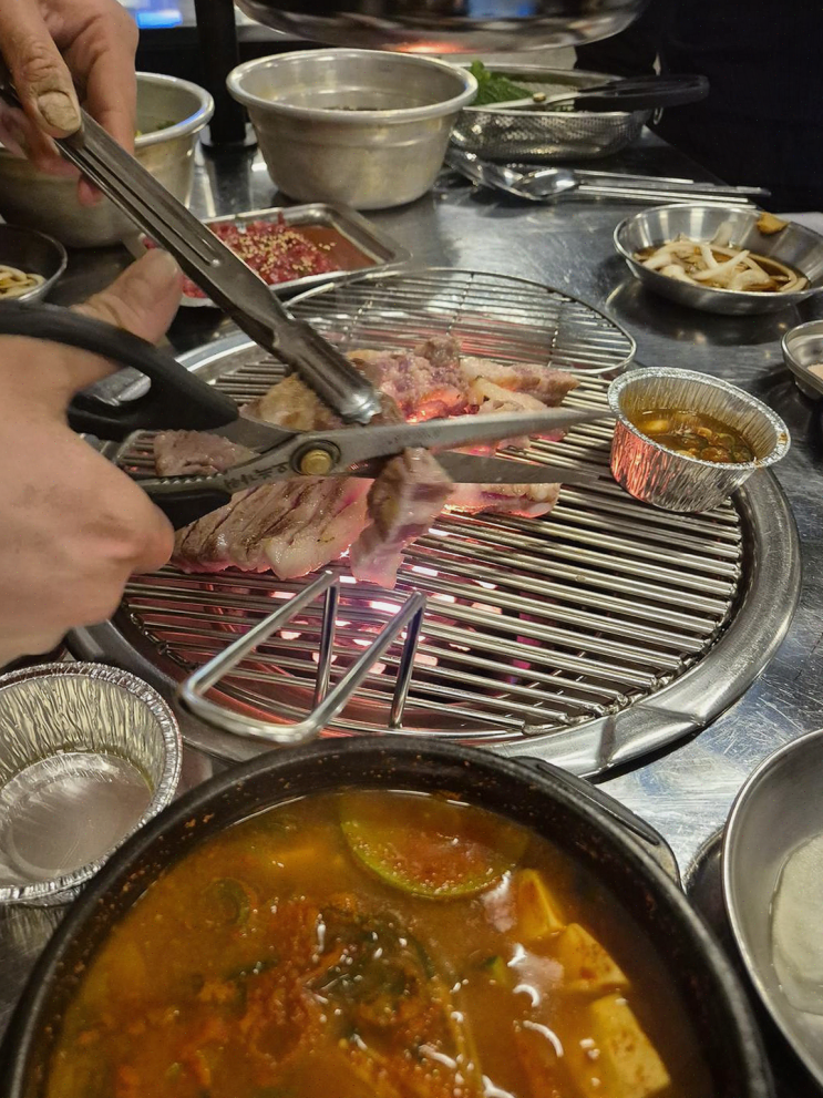  목포김연탄, 풍부한 불맛의 삼겹살과 기분 좋은 서비스