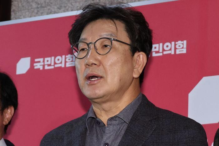 <b>권성동</b> "국민의힘, 여전히 여당"...野 <b>국정</b><b>협의체</b> 제안 <b>거부</b>
