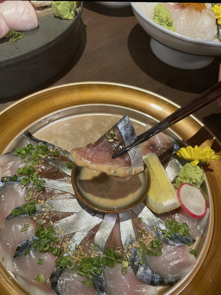  판교 현대백화점 근처 엠오엠, 친구들과의 맛있는 점심과 와인 한 잔