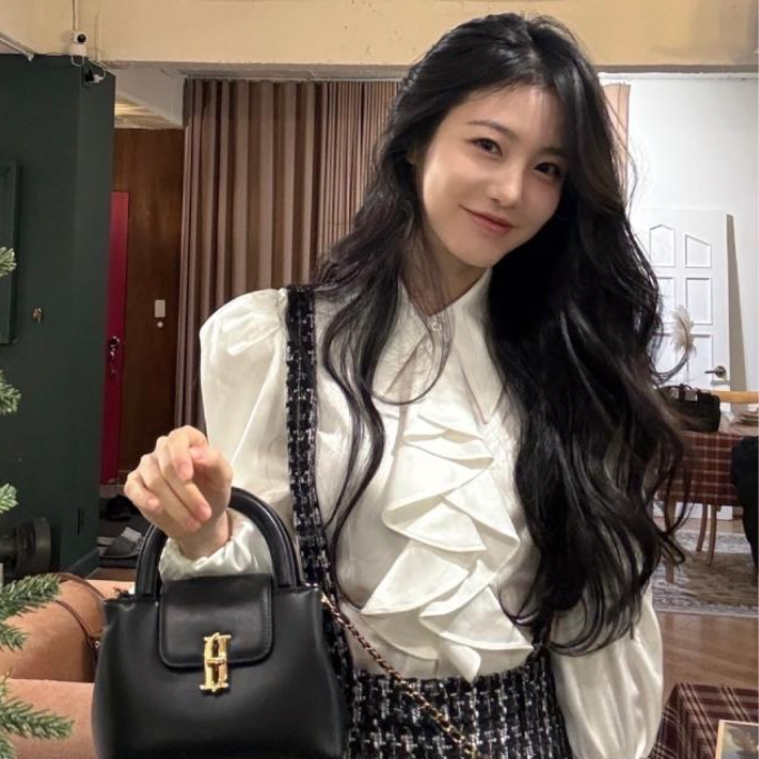 신예은 PICK 제이에스티나 가방 호보백 숄더백 토트백 20대 가방 추천