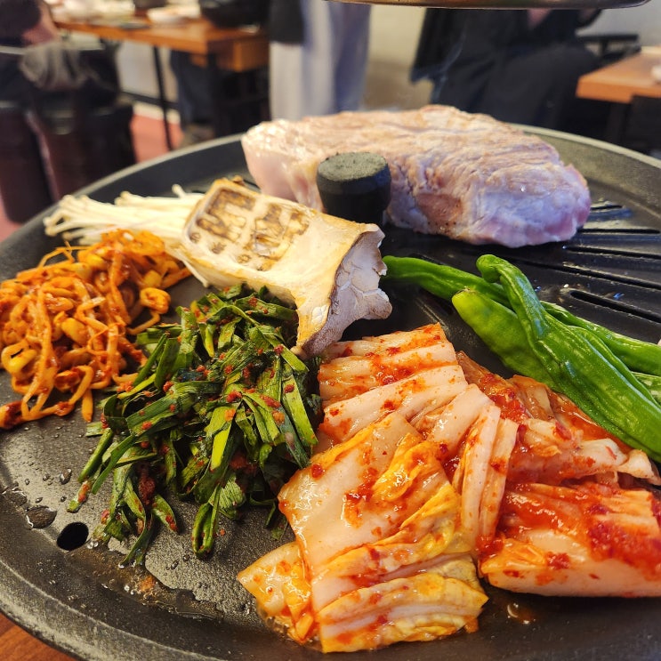  방이동 삼겹살 맛집 구워주는 고기집 '도삼숯불구이'